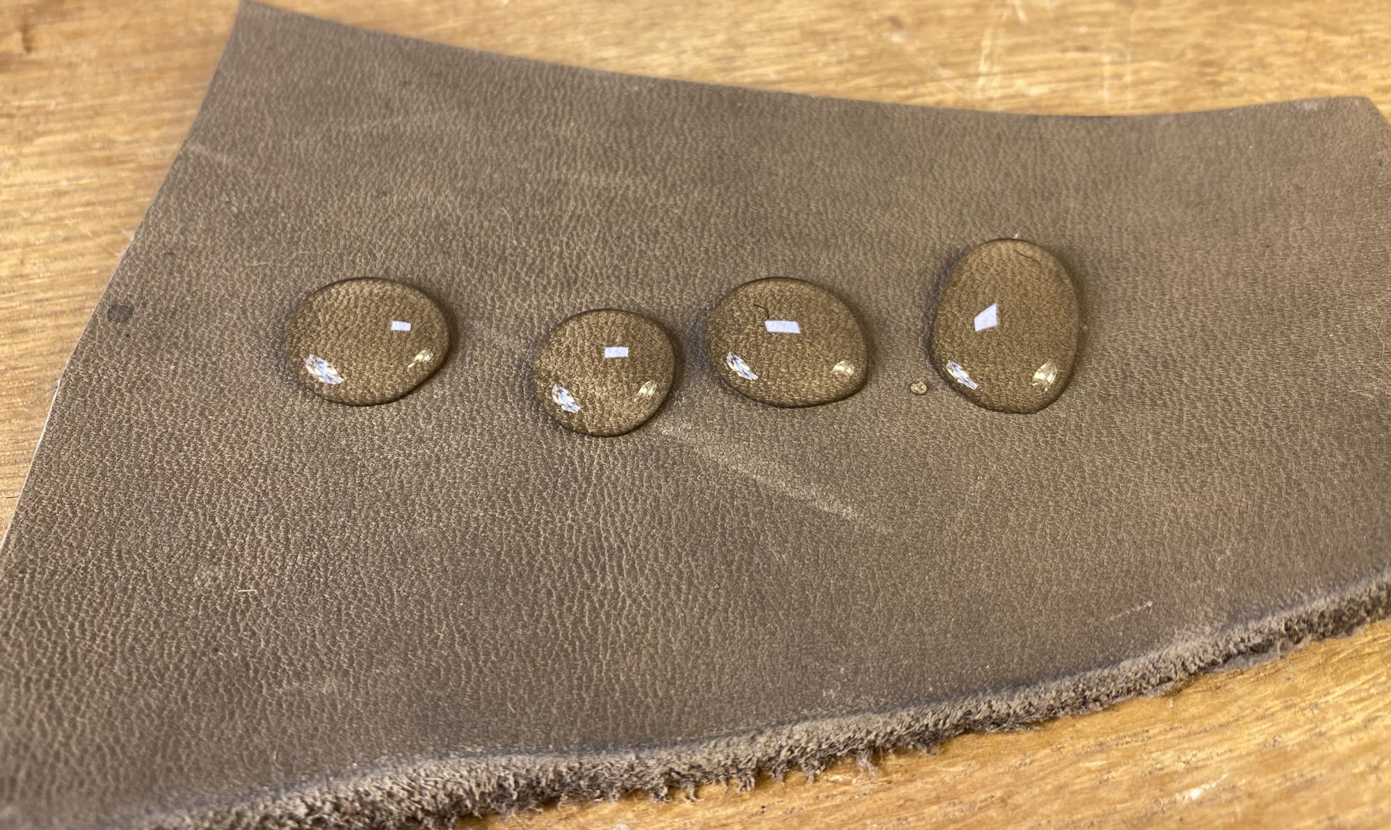 Hundehalsband aus Leder, geflochten