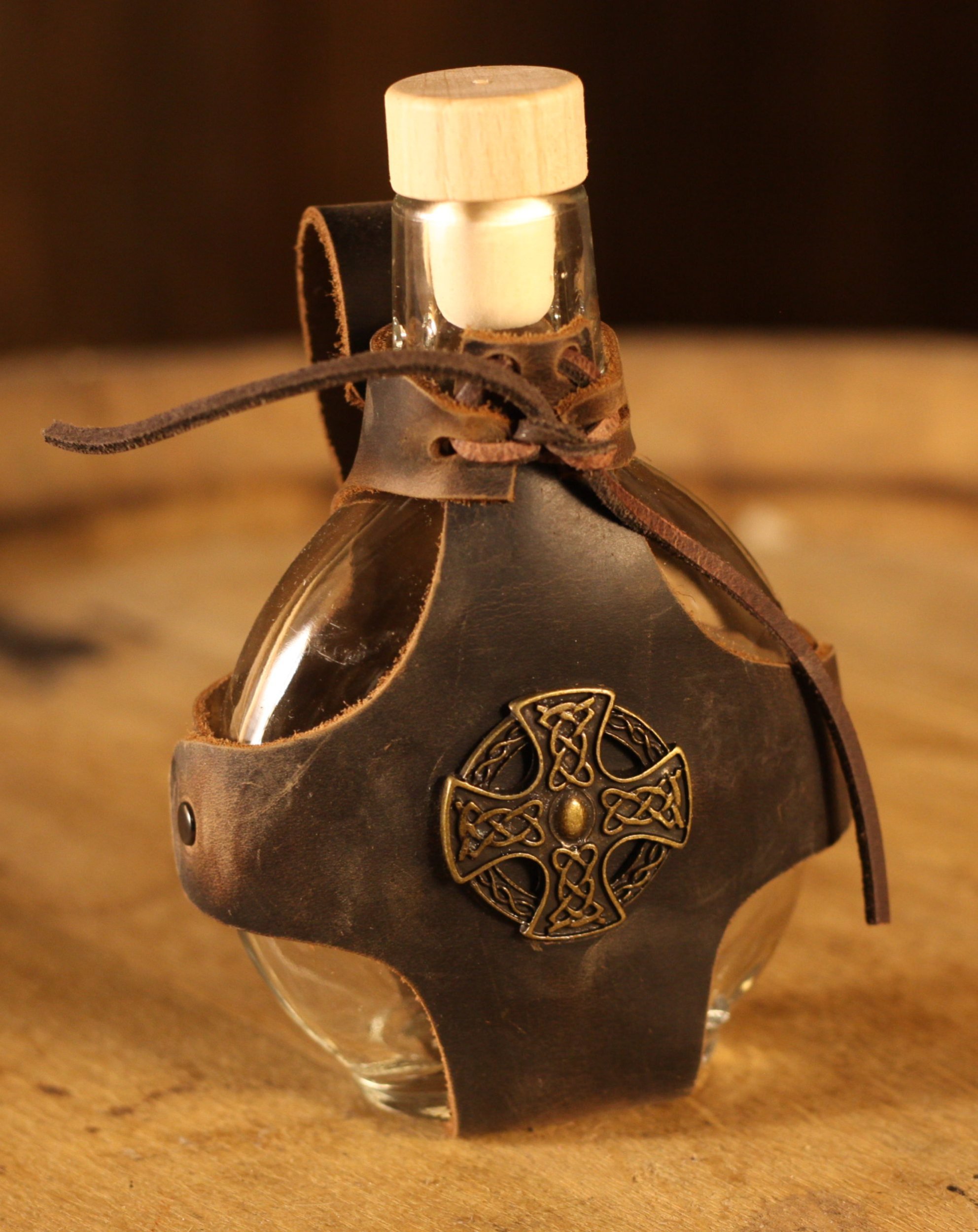 Flachmann mit Halter, 200ml, Keltenkreuz