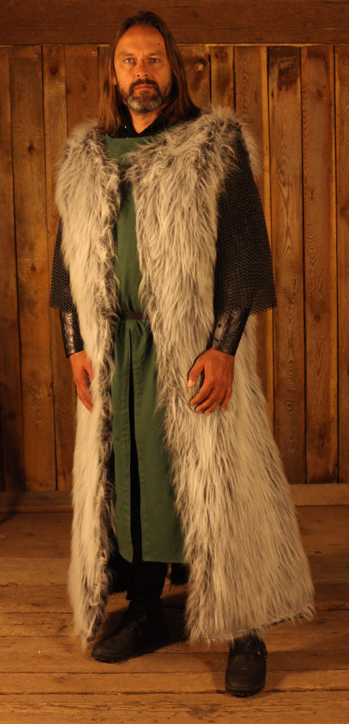 Edler grauer Mantel aus Fellimitat