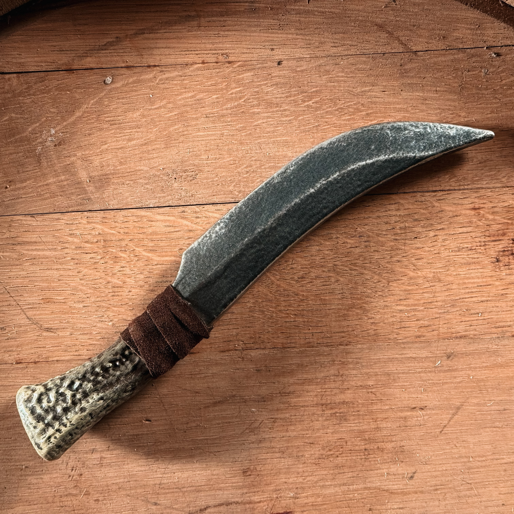Kanath Larp Messer mit Horngriff gebogen