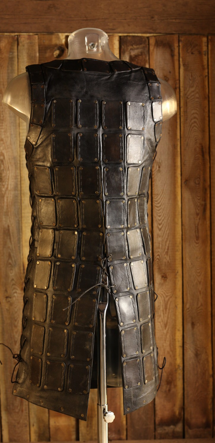 Schwarze Lederbrigandine