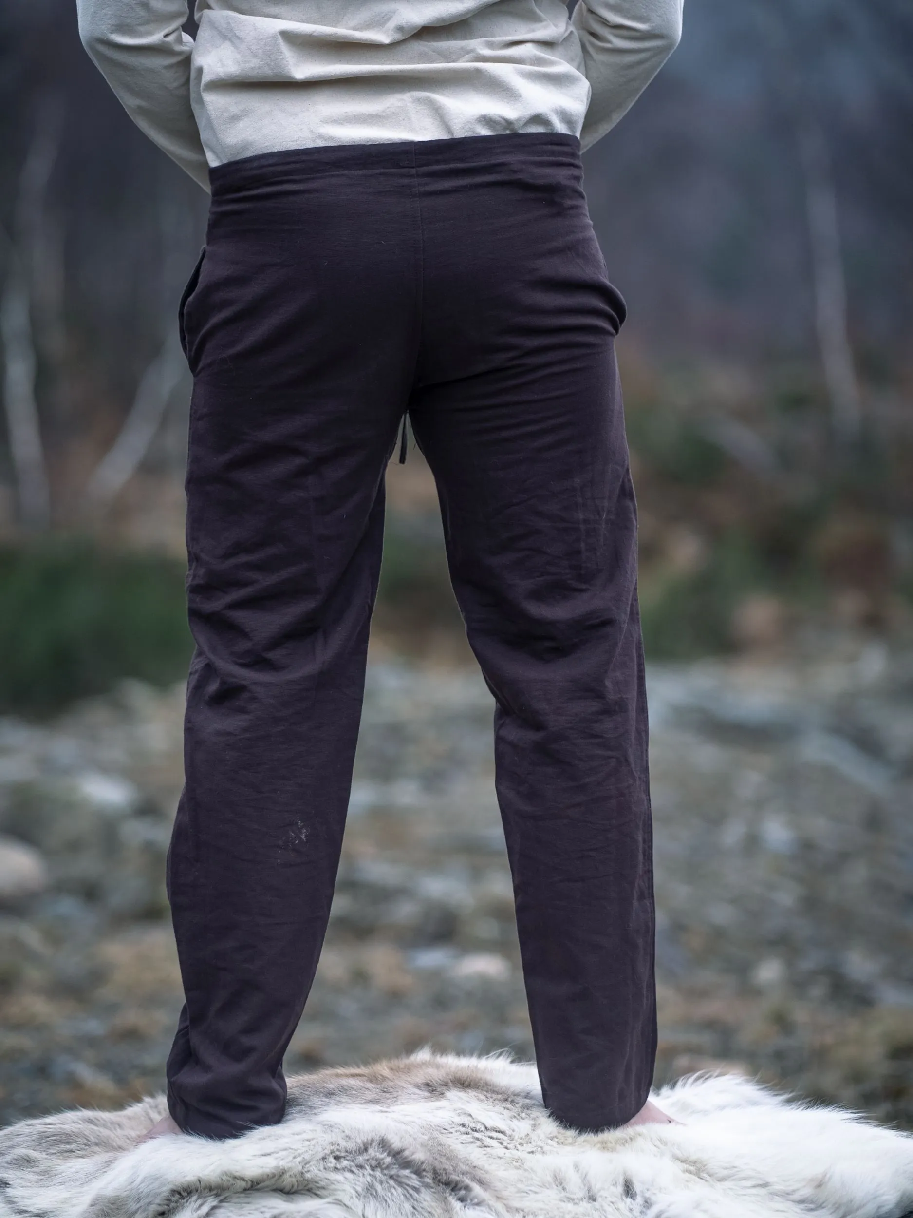 Dunkelbraune Baumwollhose mit Ziernaht