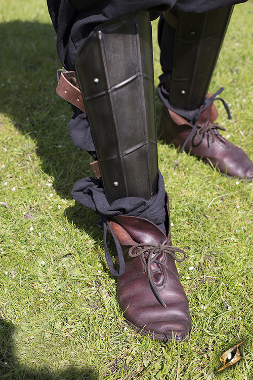 Beinschützer Dark Drake