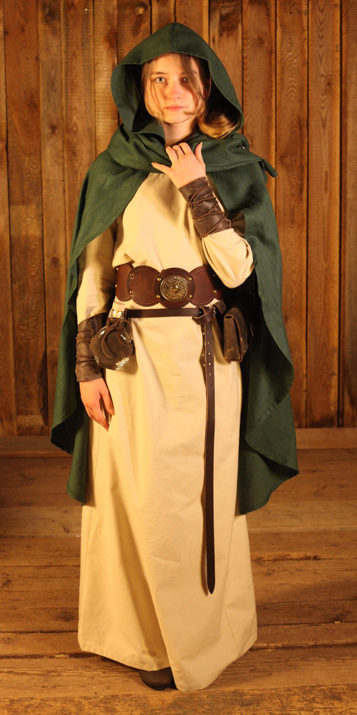 Mittelalterliches Gewandset für Frauen IV