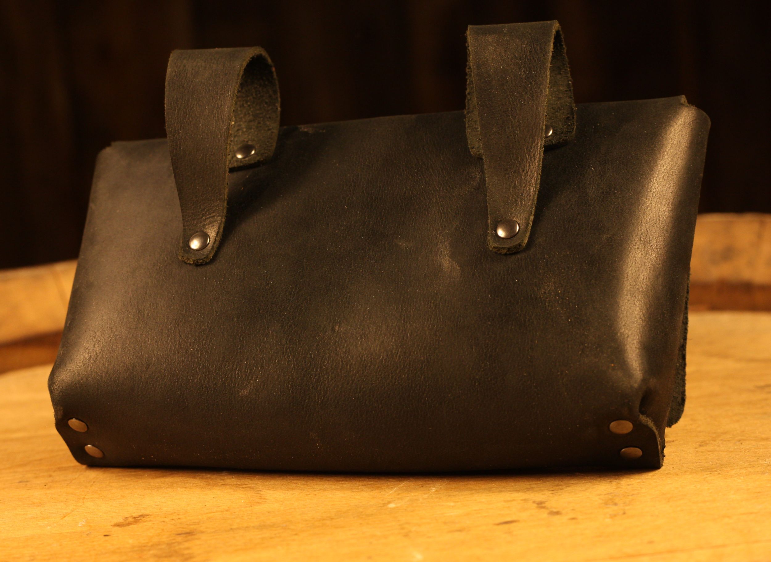 Große Gürteltasche aus Leder, Bajonettverschluss