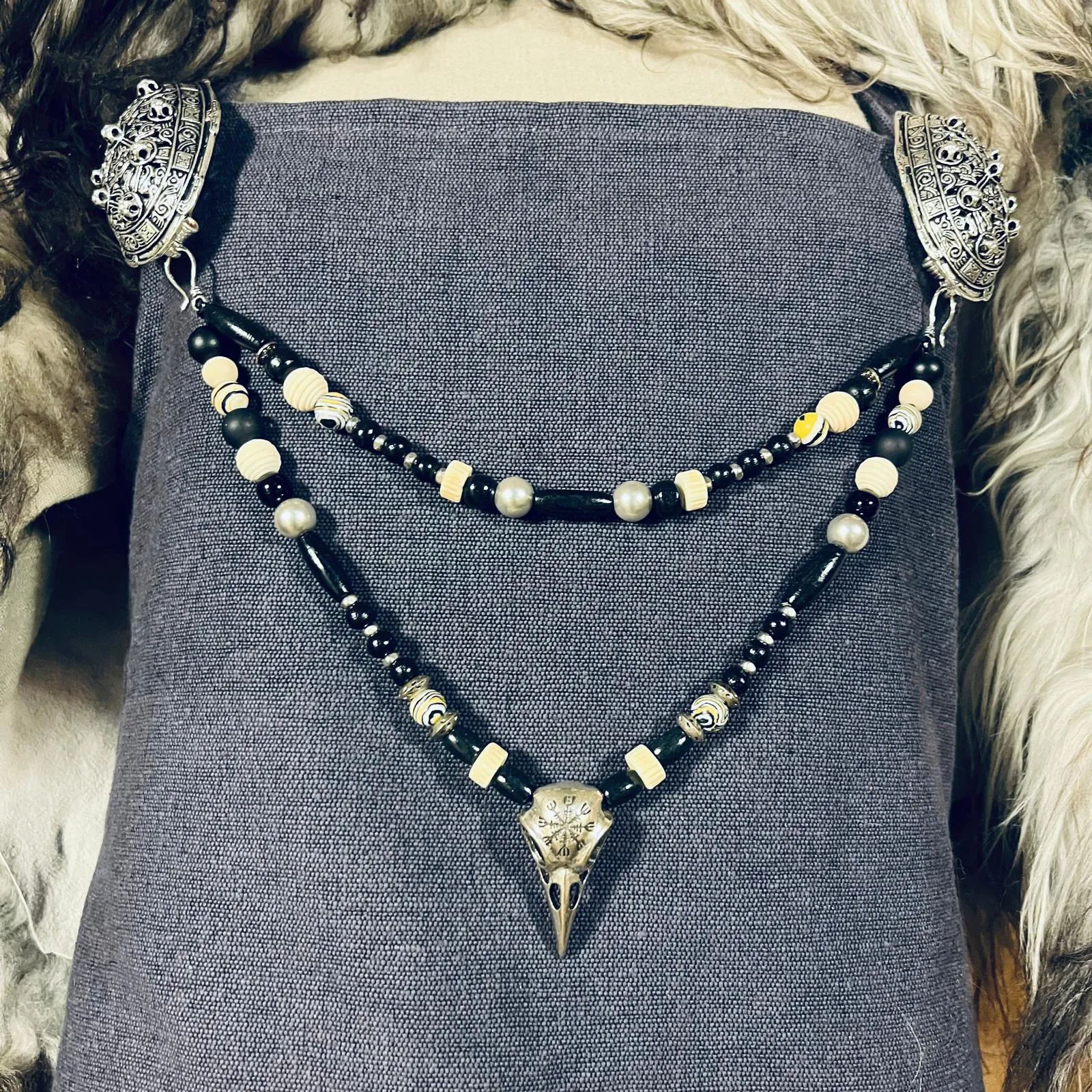 Fibelkette schwarz/silber mit Vogelschädel