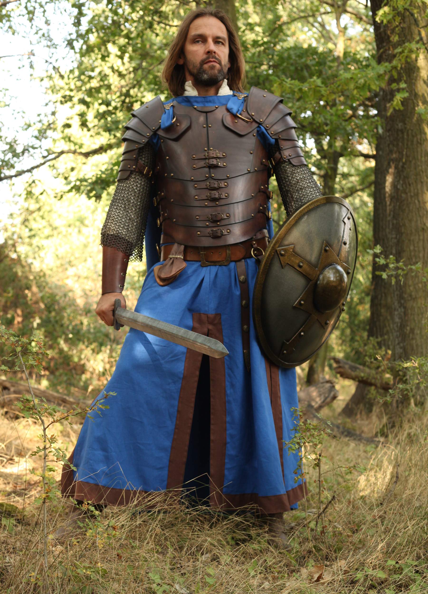 Royalblaue Tunika mit abgesetzten Kanten