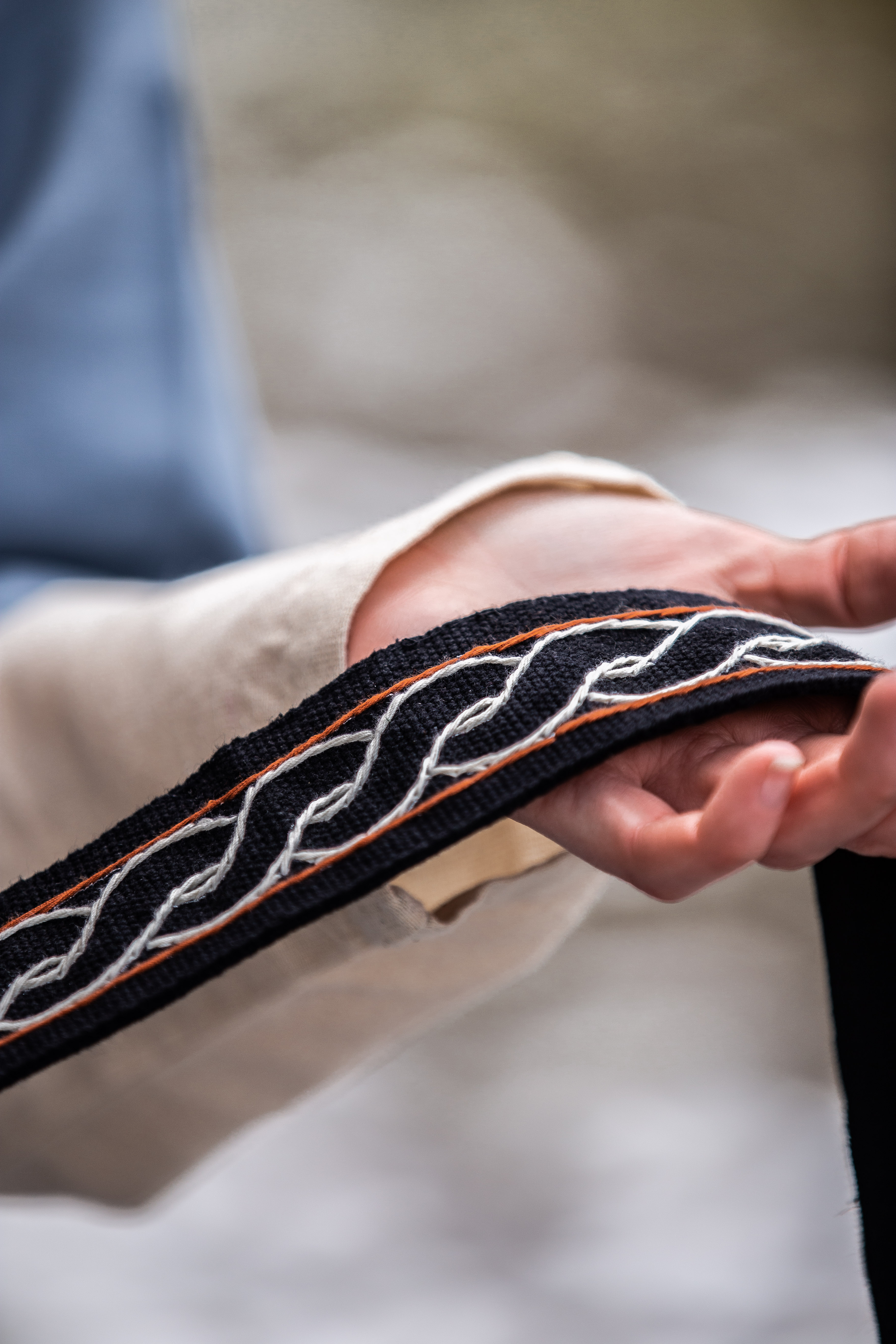 Stoffgürtel im Wikingerstil mit Stickerei