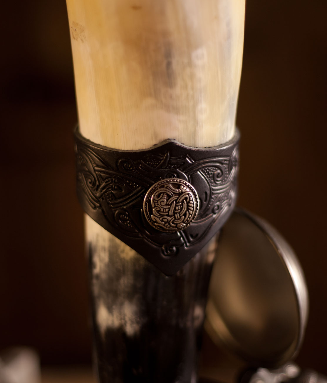 Trinkhorn mit Lederhalter