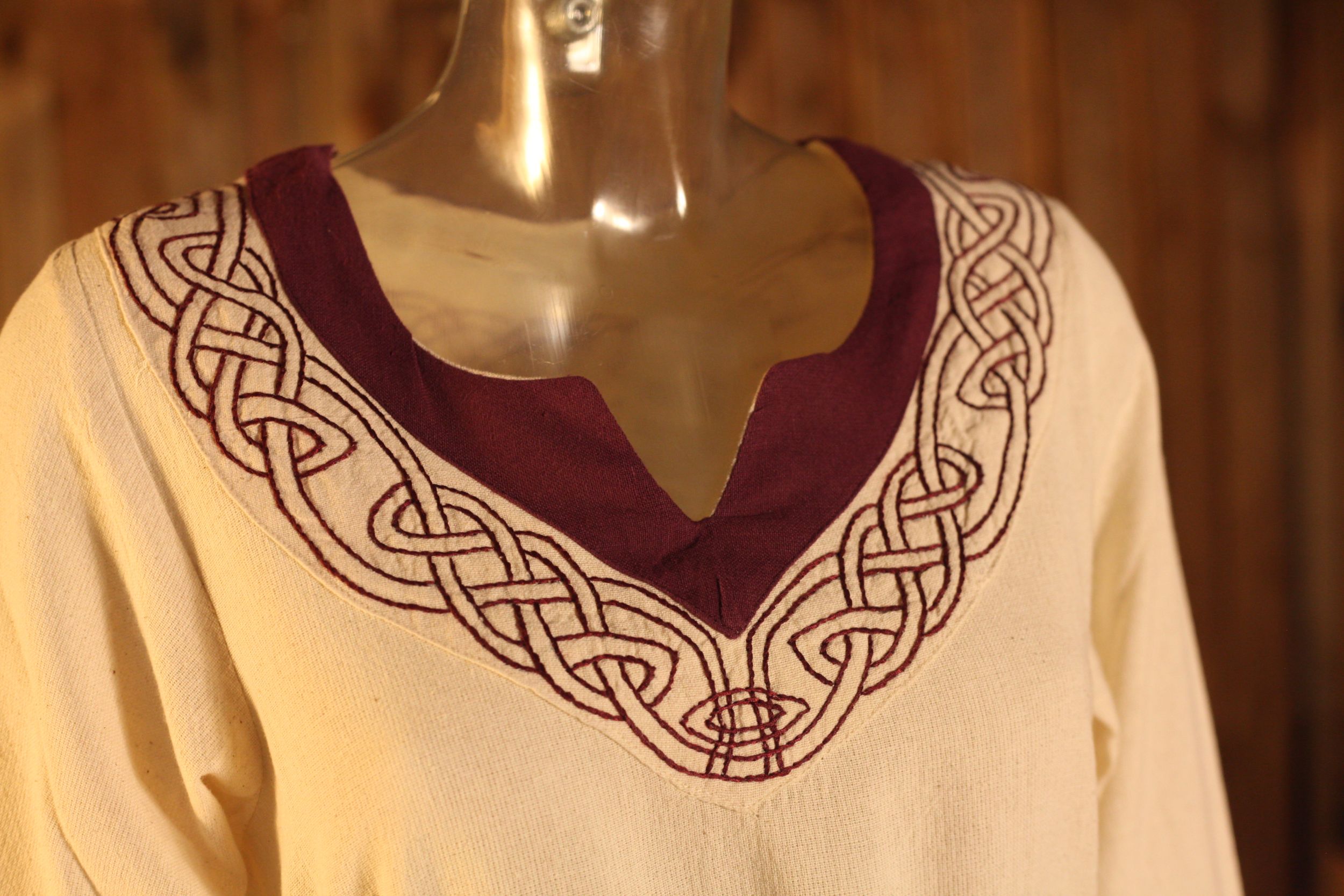 Wikingerkleid Lagertha mit Handstickerei