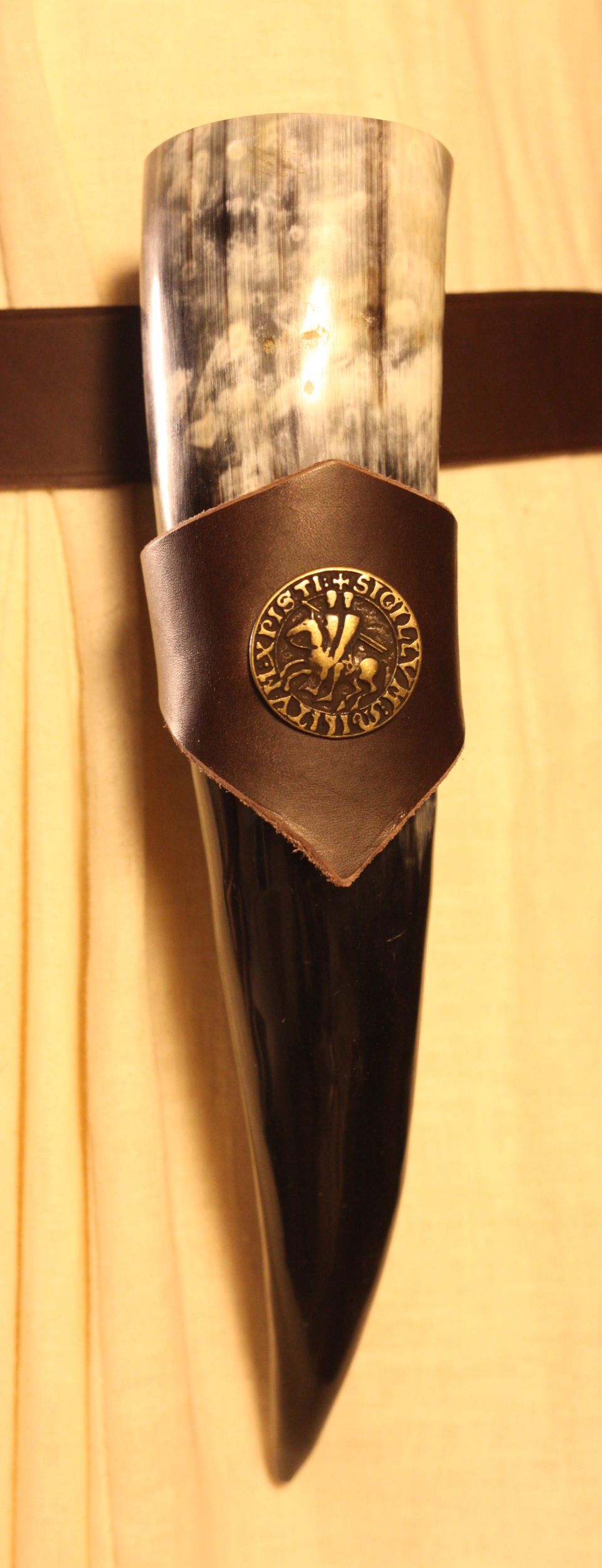 Trinkhorn mit Halter braun Tempelritter ca. 300ml