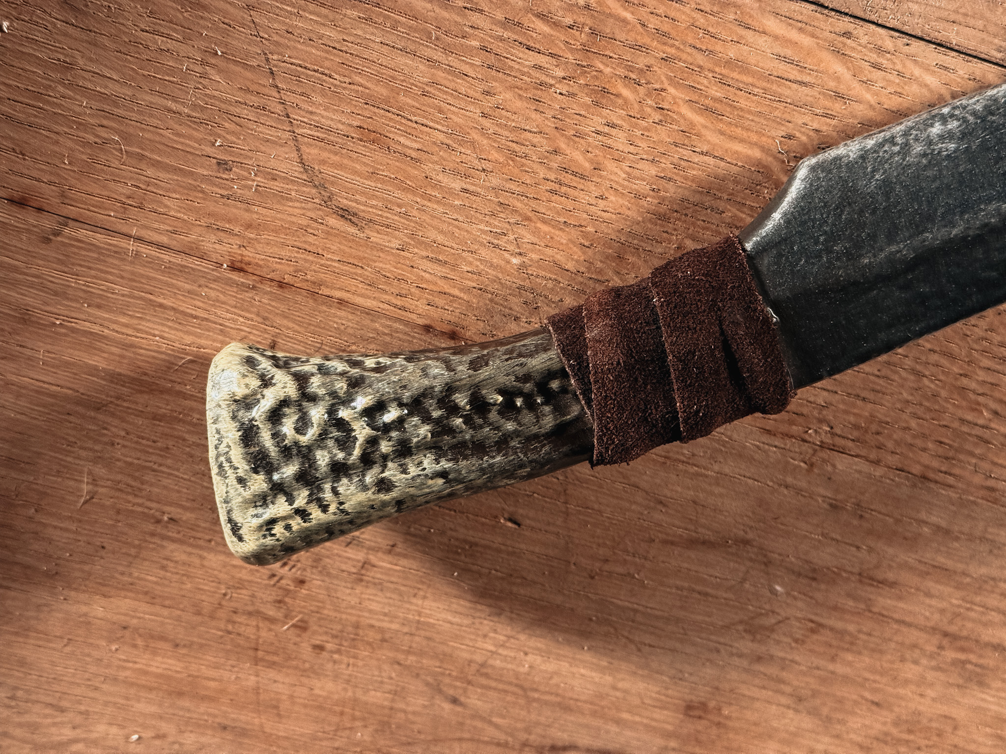 Kanath Larp Messer mit Horngriff gebogen