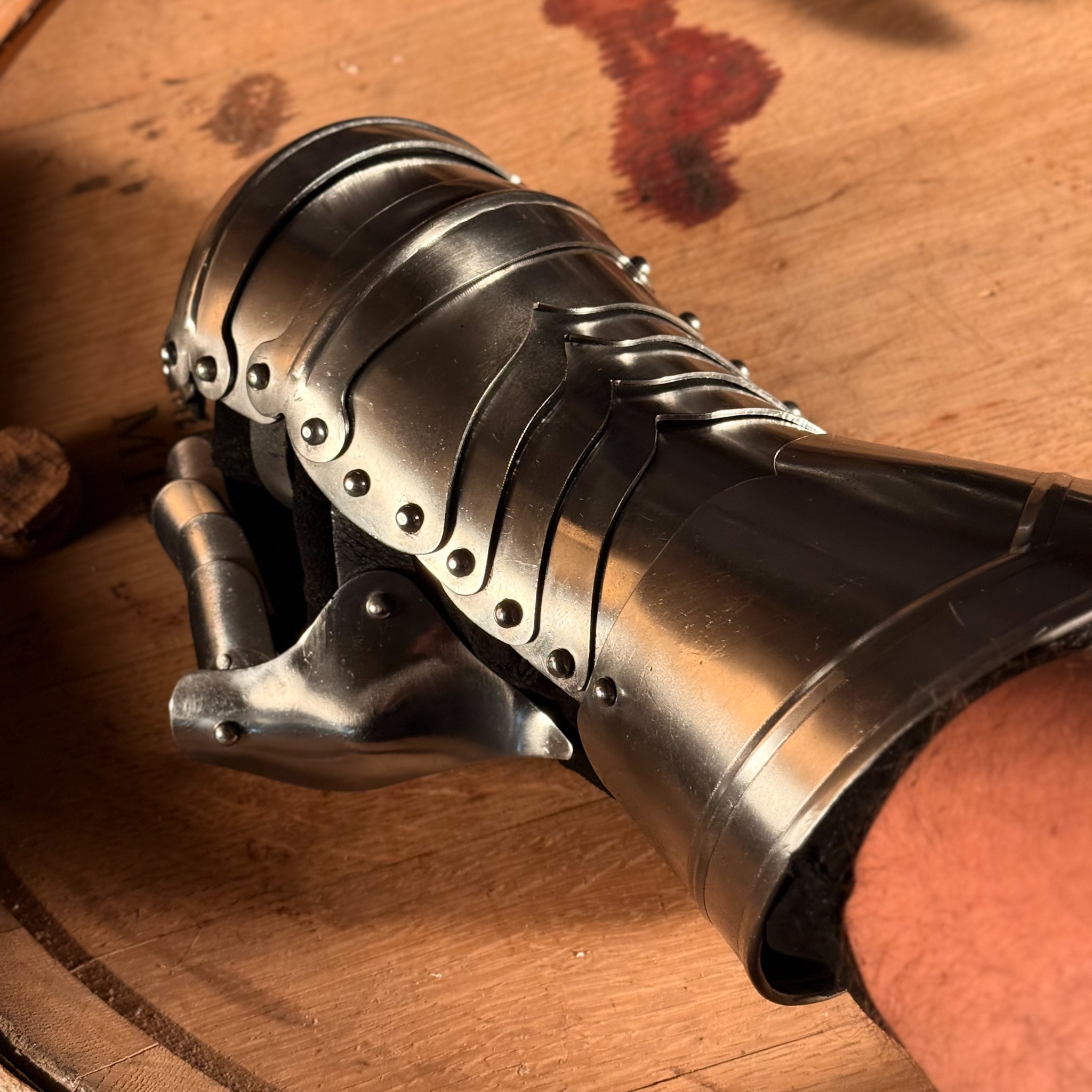 Panzerfäustlinge, Stahlhandschuhe